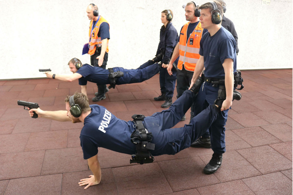 Solothurn SO - Durchhalteübung der PolizeianwärterInnen 