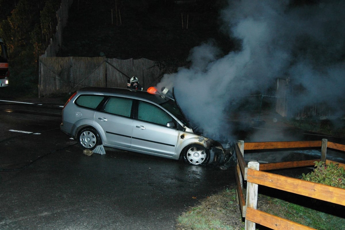 Wolfhalden AR - Auto nach Brand komplett beschädigt 