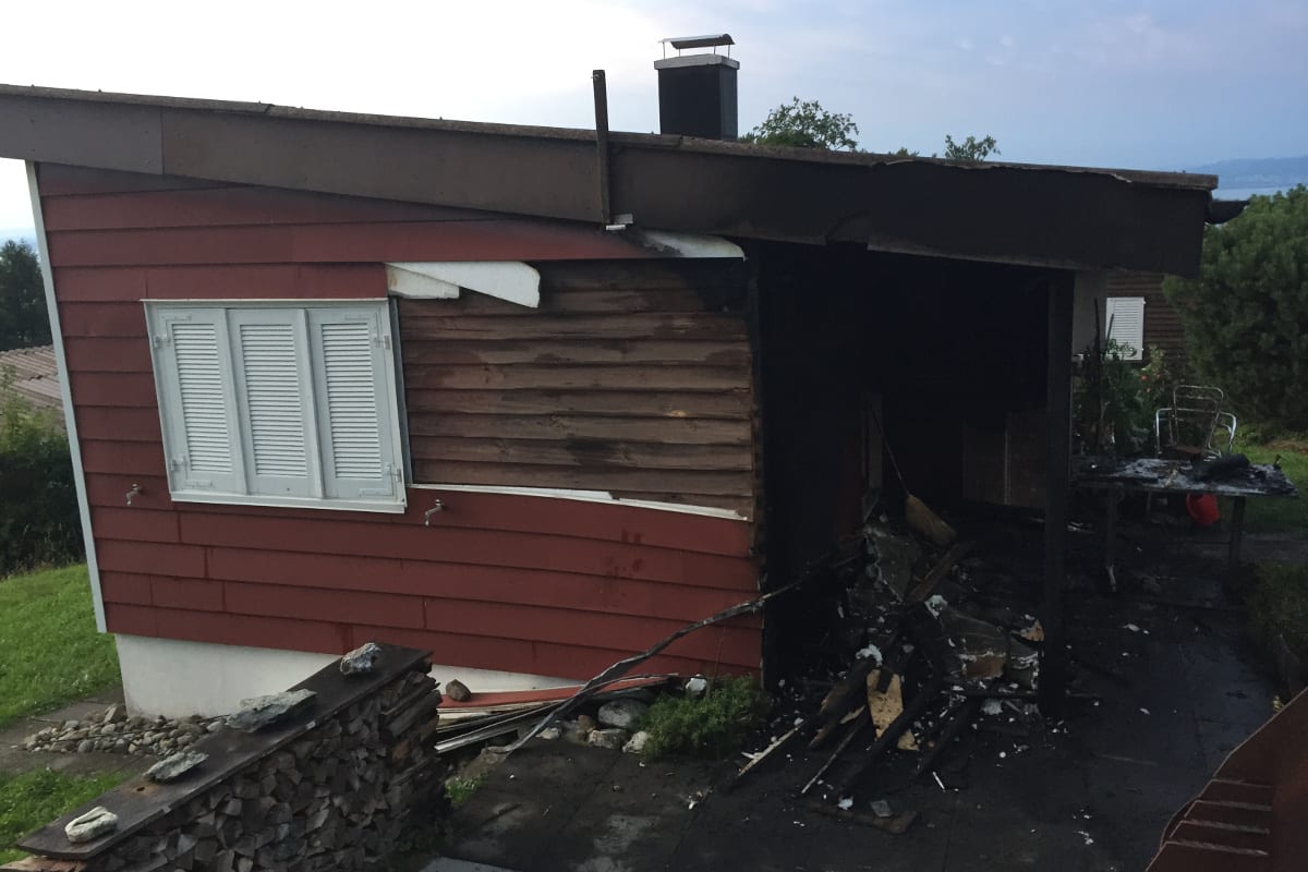 Wienacht-Tobel AR - Einfamilienhaus nach Blitzeinschlag in Brand
