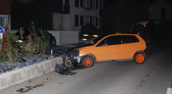 Autofahrer kollidiert in Neuendorf mit Mauer