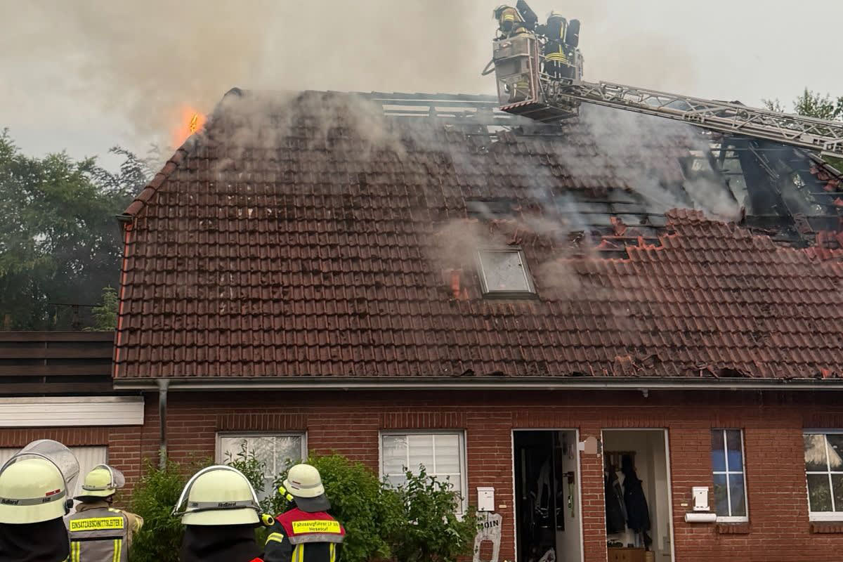 Bevern – Dachstuhl von Einfamilienhaus in Brand