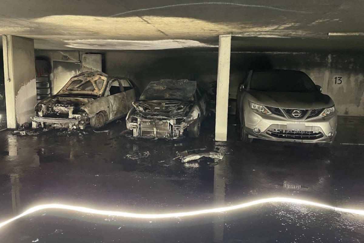 Bulle FR – Mehrere Fahrzeuge bei Brand zerstört