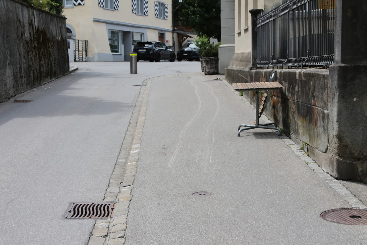 Appenzell AI – 90-Jähriger fährt trotz Poller in Fussgängerzone