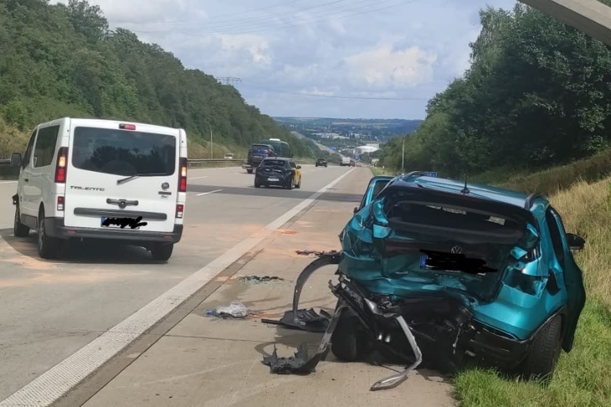 Gera/A4 - Schwerer Verkehrsunfall - acht Personen verletzt