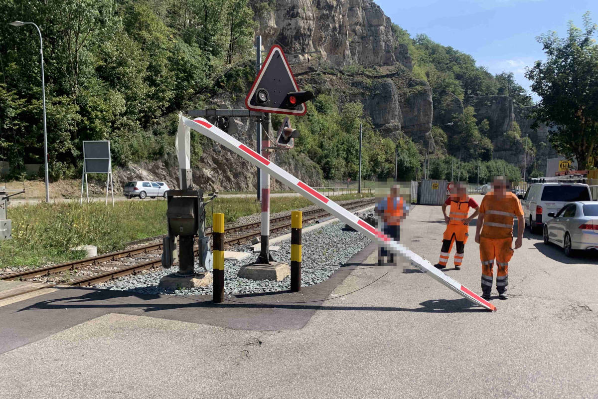 Balsthal SO – In Bahnbarriere gekracht und geflüchtet
