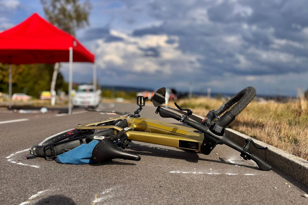 Oberhasli ZH – E-Bike-Fahrer bei Unfall mit Auto schwer verletzt