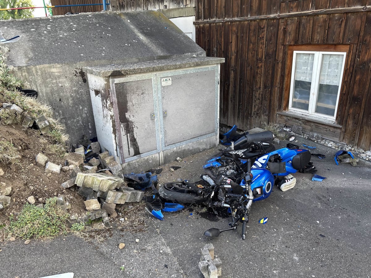 Uznach SG – 16-jährige Töfffahrerin bei Unfall schwer verletzt