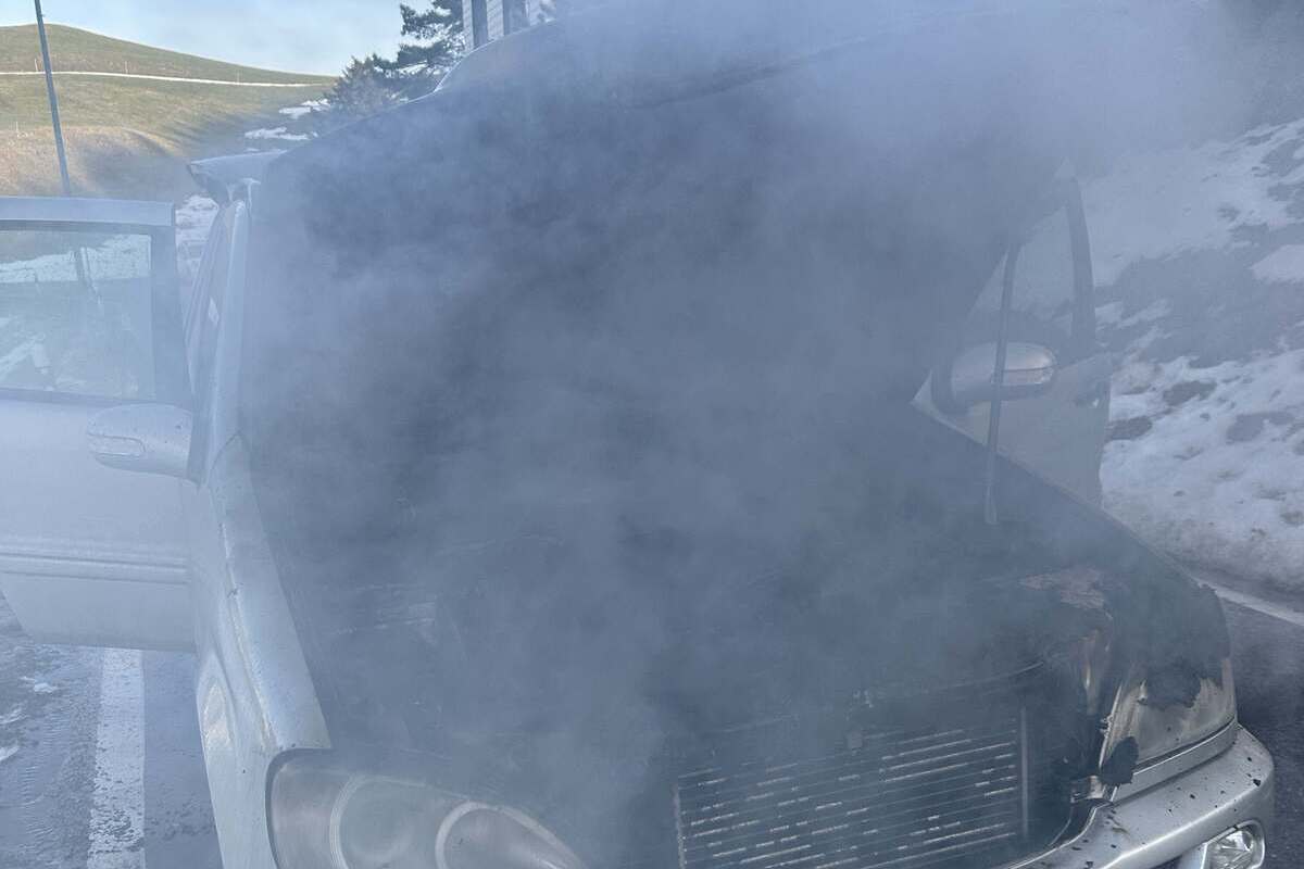 Walzenhausen-Lachen AR – Auto fängt während der Fahrt Feuer