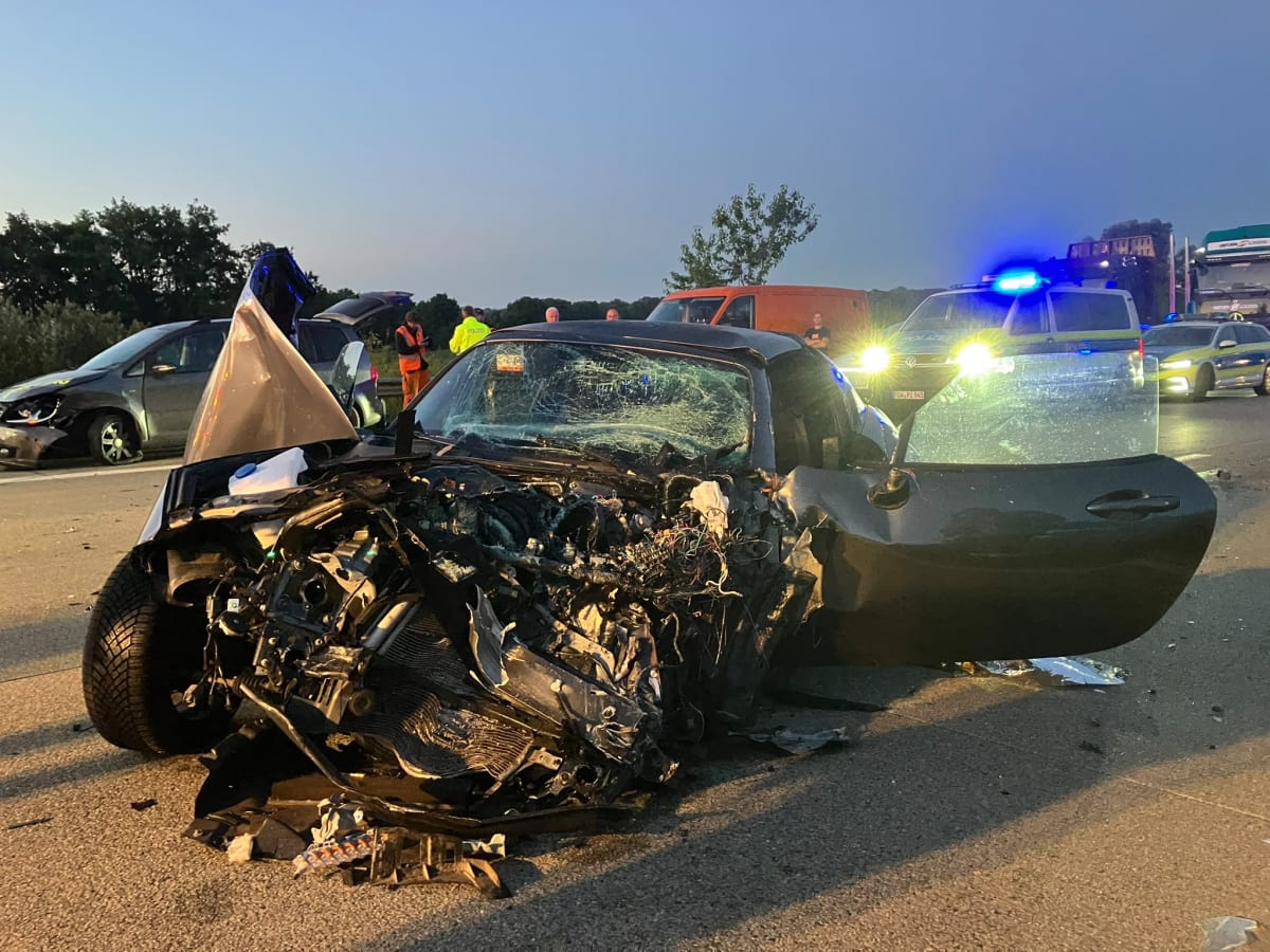 Elsdorf – Mehrere Verletzte bei Unfall mit drei Fahrzeugen auf A1
