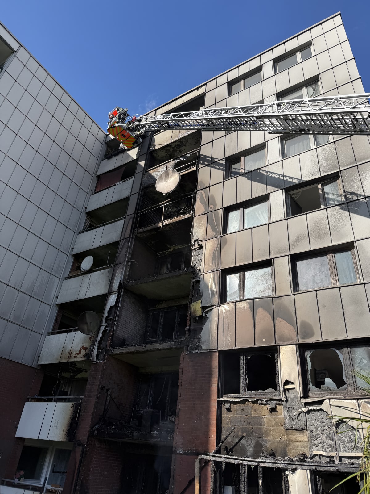Bonn – Drei Verletzte bei Brand in Mehrfamilienhaus