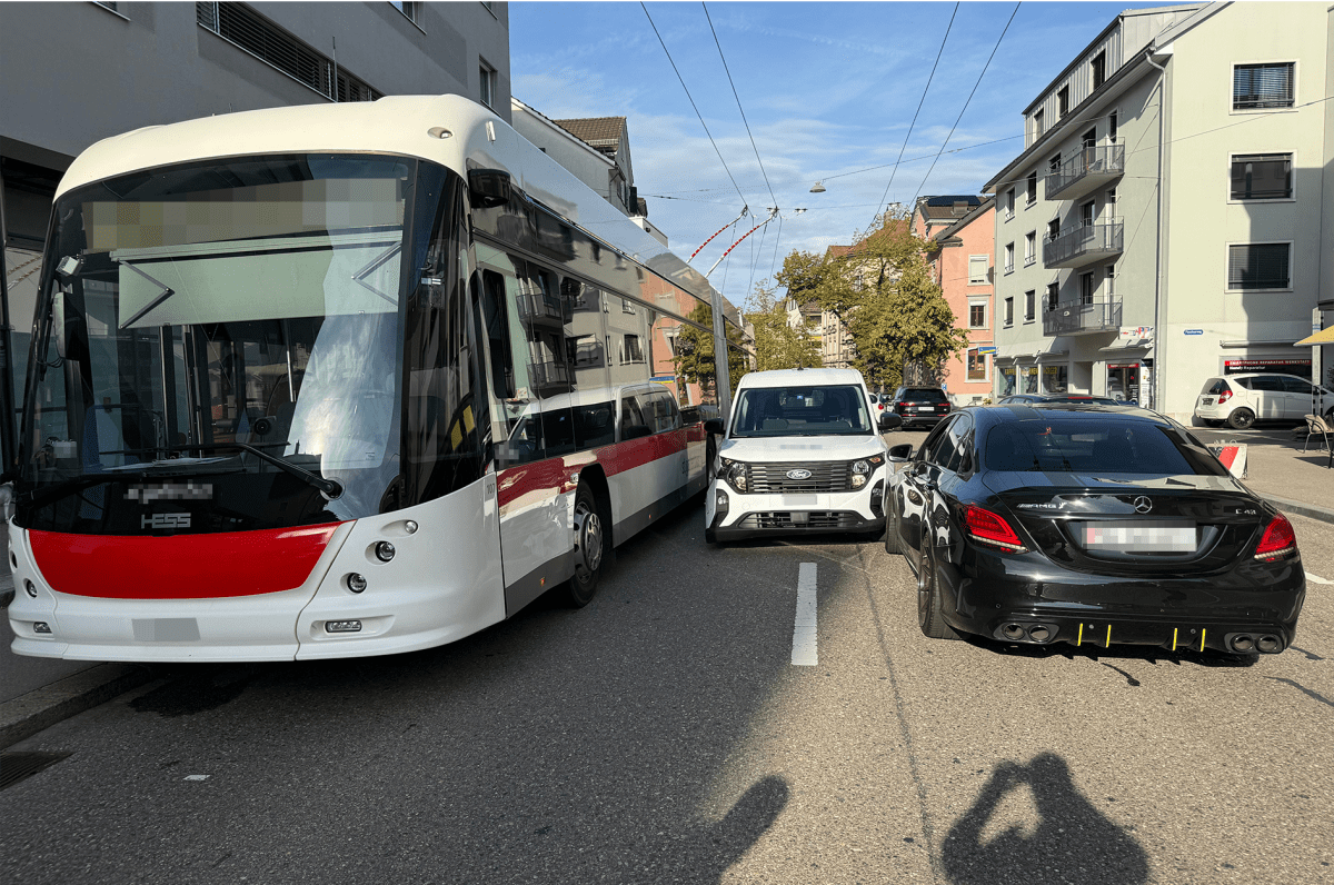 St.Gallen – Drei Frauen bei Unfall mit Bus verletzt