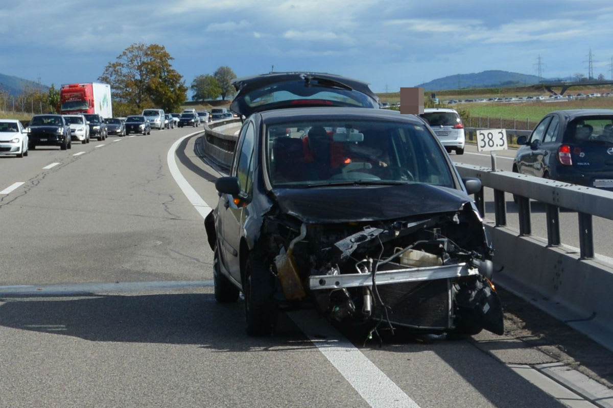 A1/Oberbipp SO - Mit Auto in Leiteinrichtung geprallt - Zeugenaufruf