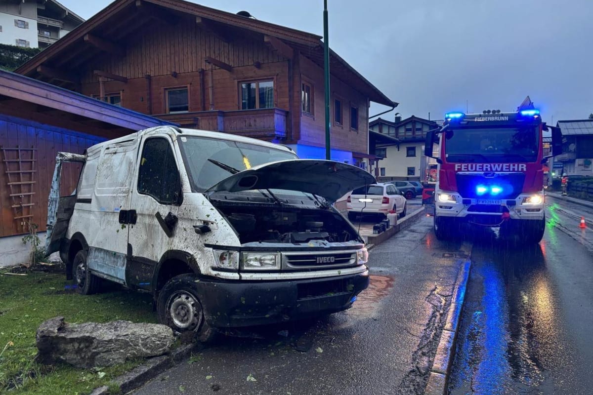 Fieberbrunn – Lieferwagen verunfallt wegen Aquaplaning