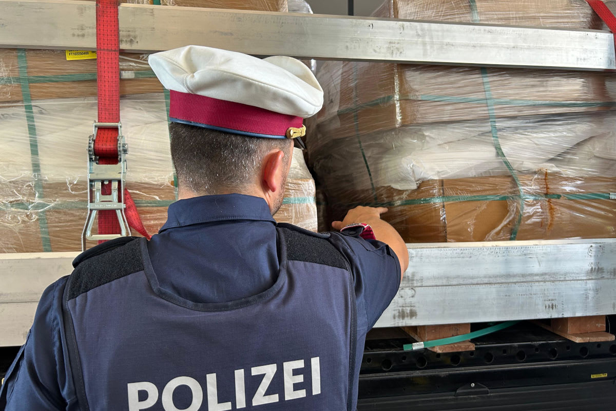 Wien-Donaustadt – Polizei stoppt Lkw mit Gefahrgut