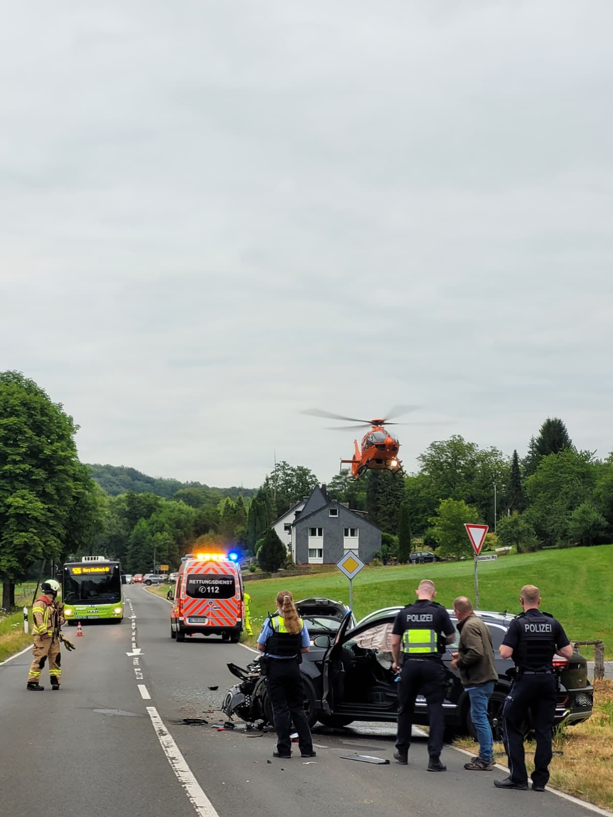 Bergisch Gladbach – Fahrerin bei Unfall lebensgefährlich verletzt
