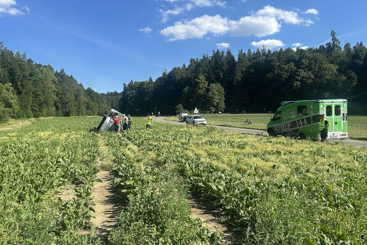 Unfall in Lenzburg AG – Auto überschlägt sich bei Ausweichmanöver