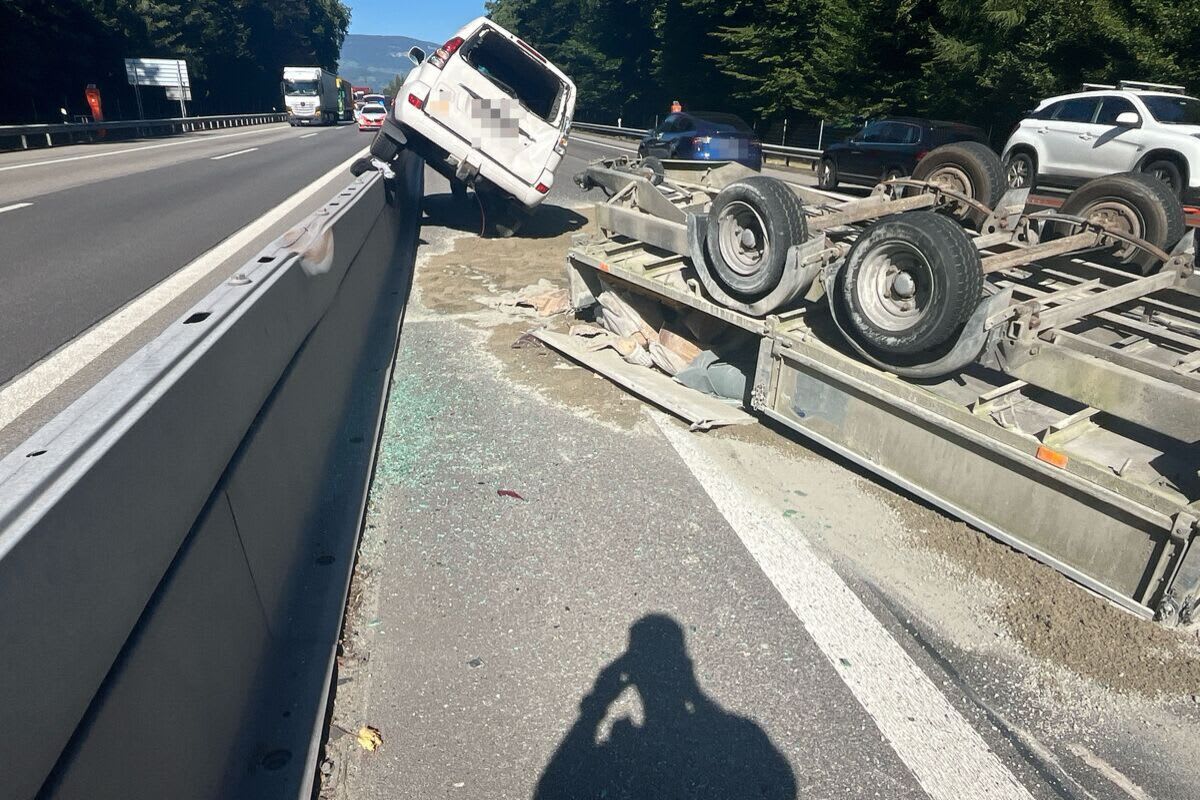 Derendingen SO – Anhänger kippt nach Selbstunfall auf A1