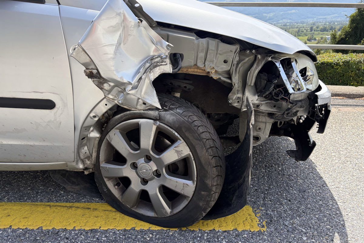 Uznach SG – Fahrunfähiger Lenker verursacht Unfall