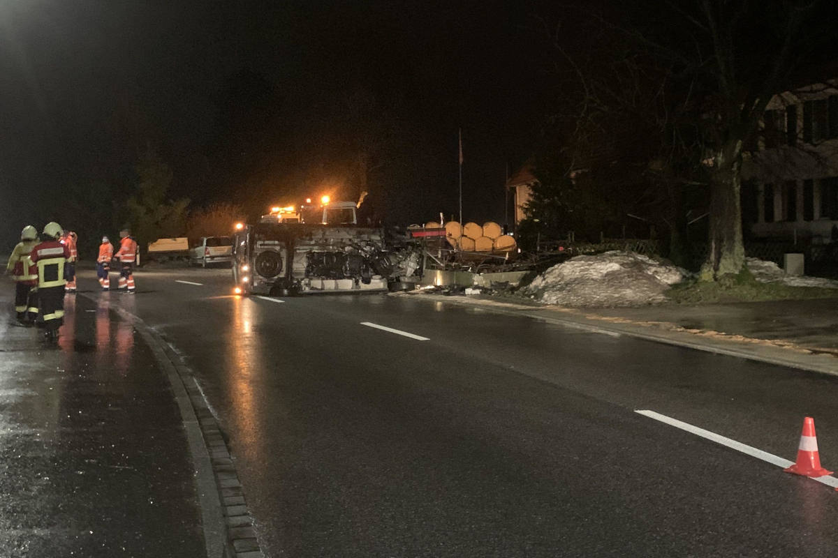 Niederbuchsiten SO – Auto prallt in Mauer