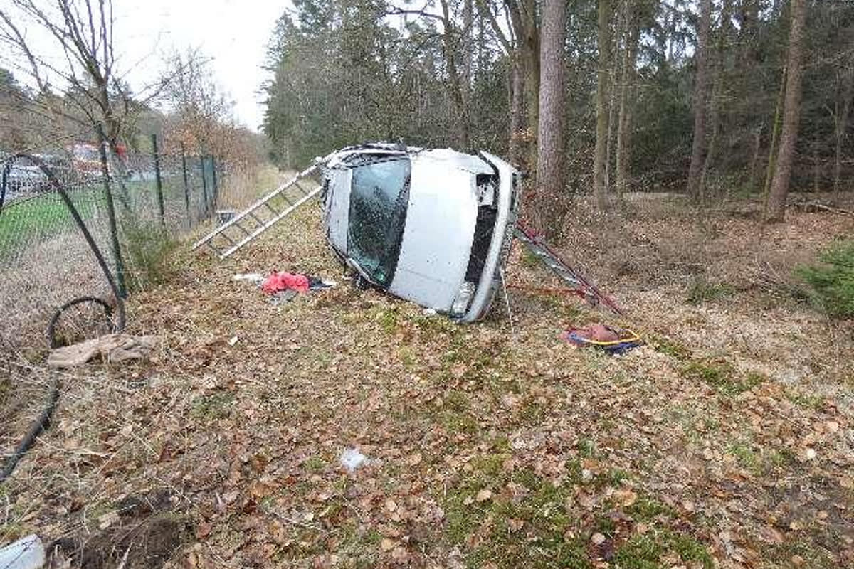 Tödlicher Verkehrsunfall bei Hagen im Bremischen - Unbekannter flüchtet vom Unfallort