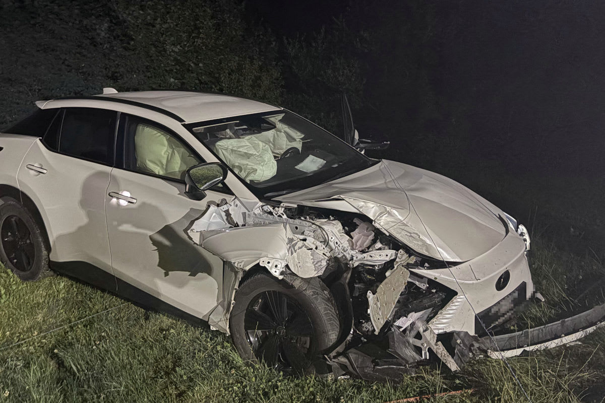 Unfall in Mogelsberg SG – Auto prallt gegen Strommast