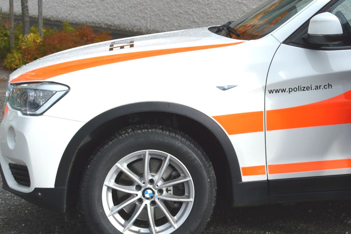 Herisau AR - Mit parkiertem Patrouillenwagen kollidiert