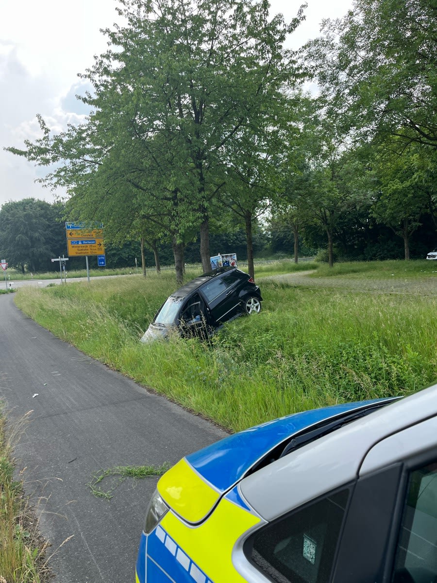 Borken – Betrunkener Fahrer ohne Führerschein verursacht Unfall