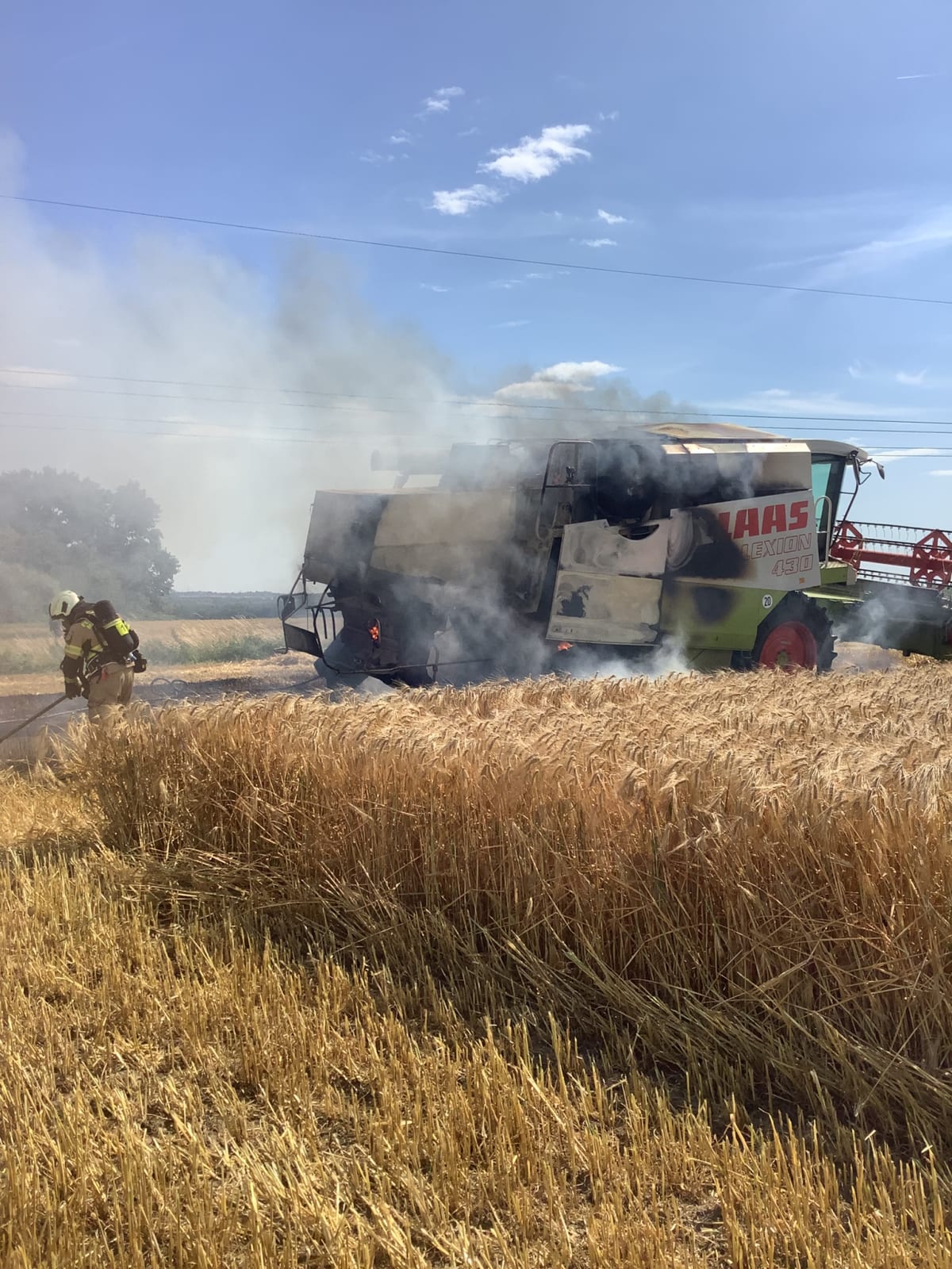 Mettmann – Mähdrescher gerät auf Feld in Brand