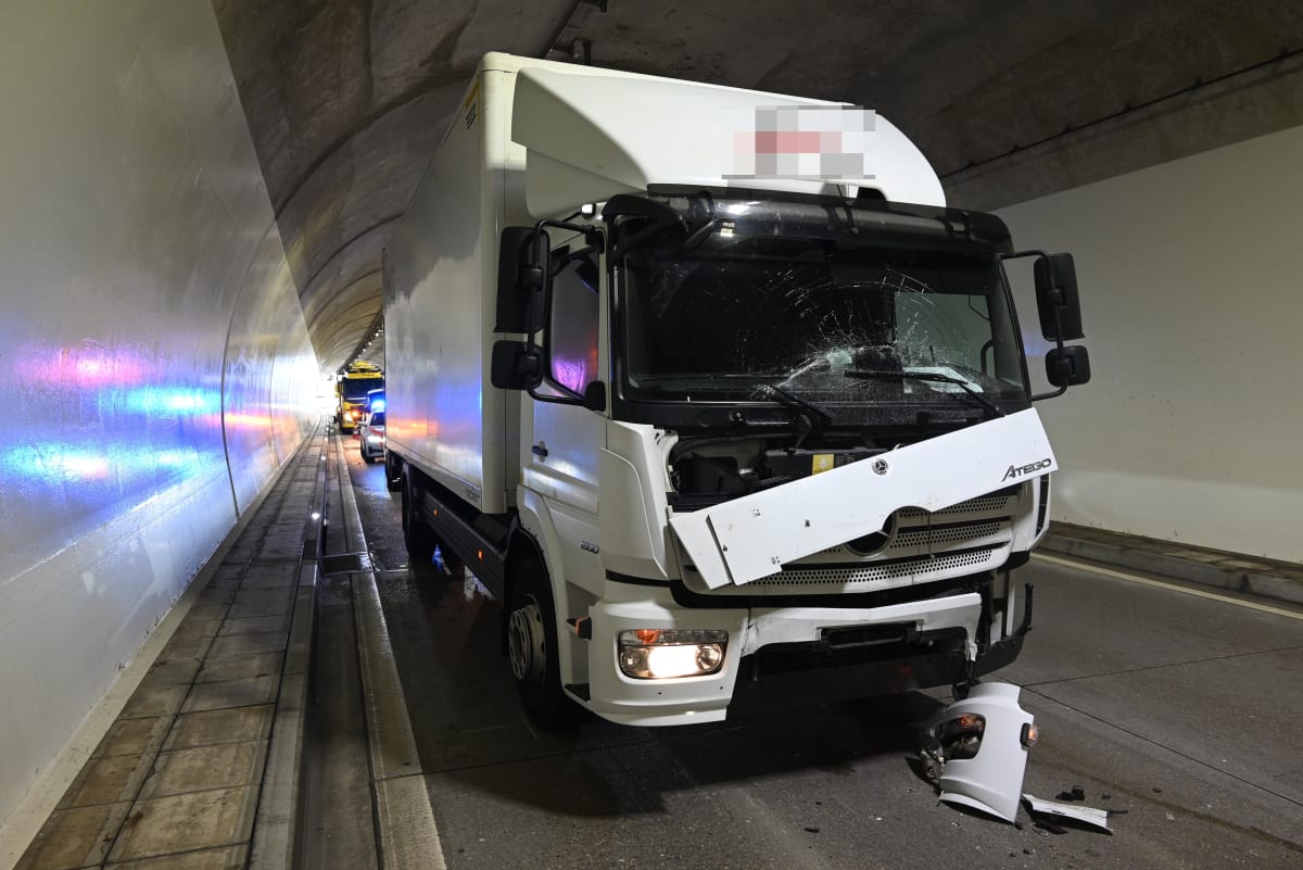 Mols SG – Auffahrunfall auf der A13