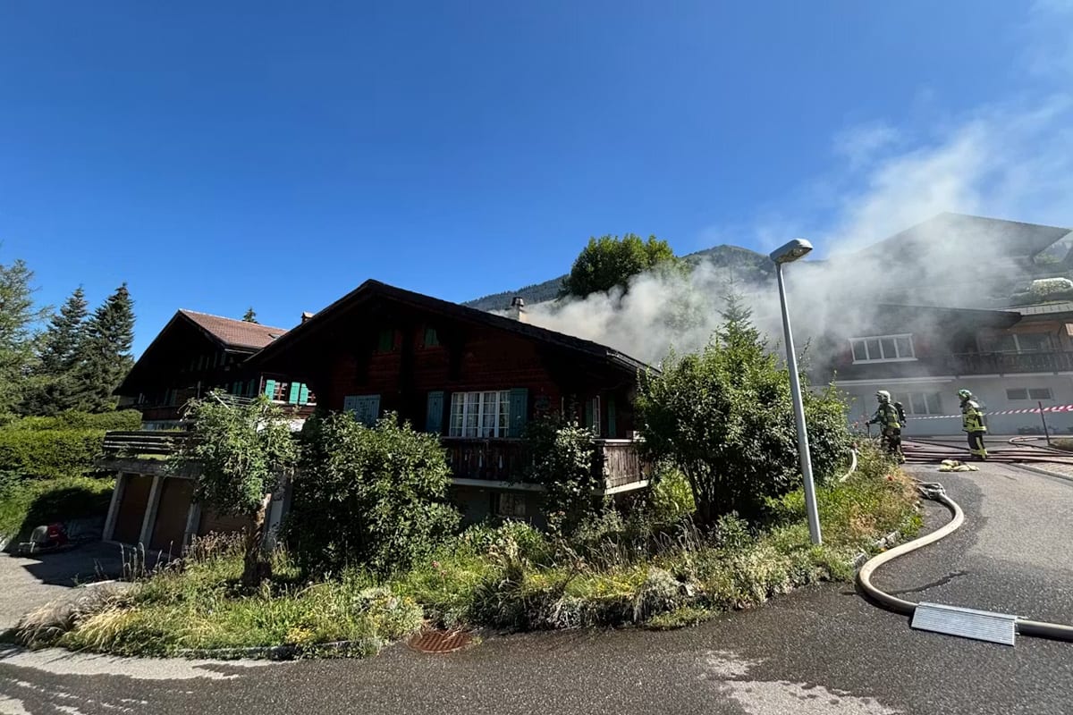 Lenk BE – Ferienhaus nach Dachbrand unbewohnbar