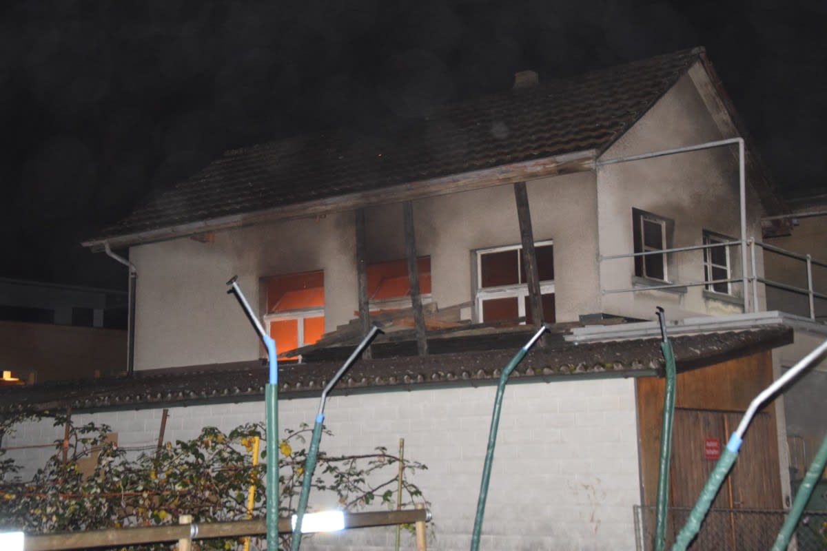 Mehrere 10'000 Franken Sachschaden in Balsthal SO - Technischer Defekt am Telefon-Akku löste Brand aus