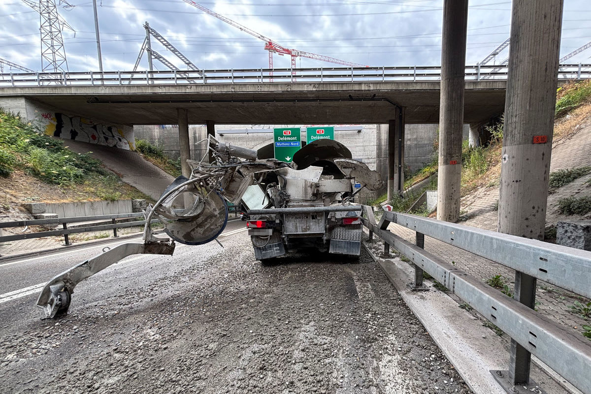 Unfall bei Muttenz BL – Betonmischer kracht gegen Brückenpfeiler