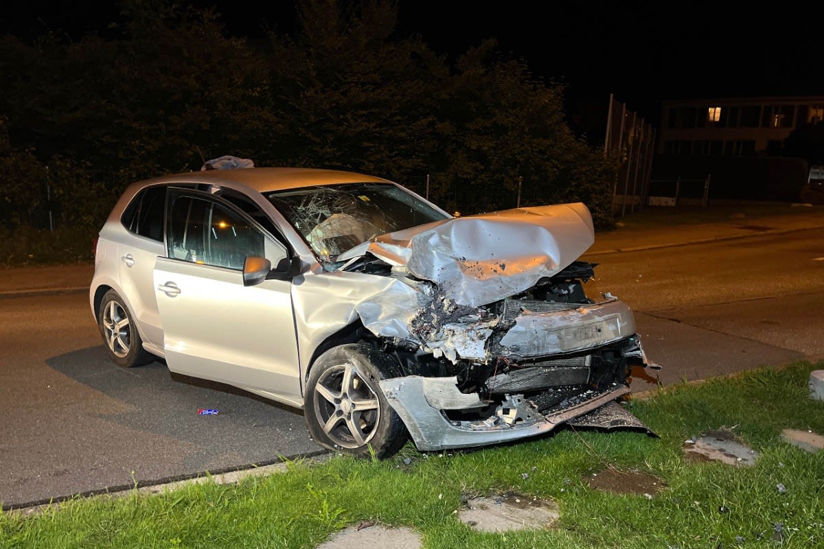 Rüttenen SO - Auto prallt bei Selbstunfall in Hausmauer – zwei erheblich verletzte Minderjährige im Auto verweigern Aussagen