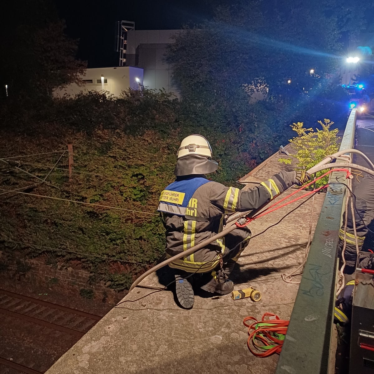 Wetter – Steilhang an Bahnstrecke gerät in Brand