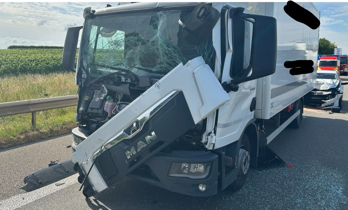A65 Landau – Ablenkung durch Smartphone führt zu schwerem Unfall