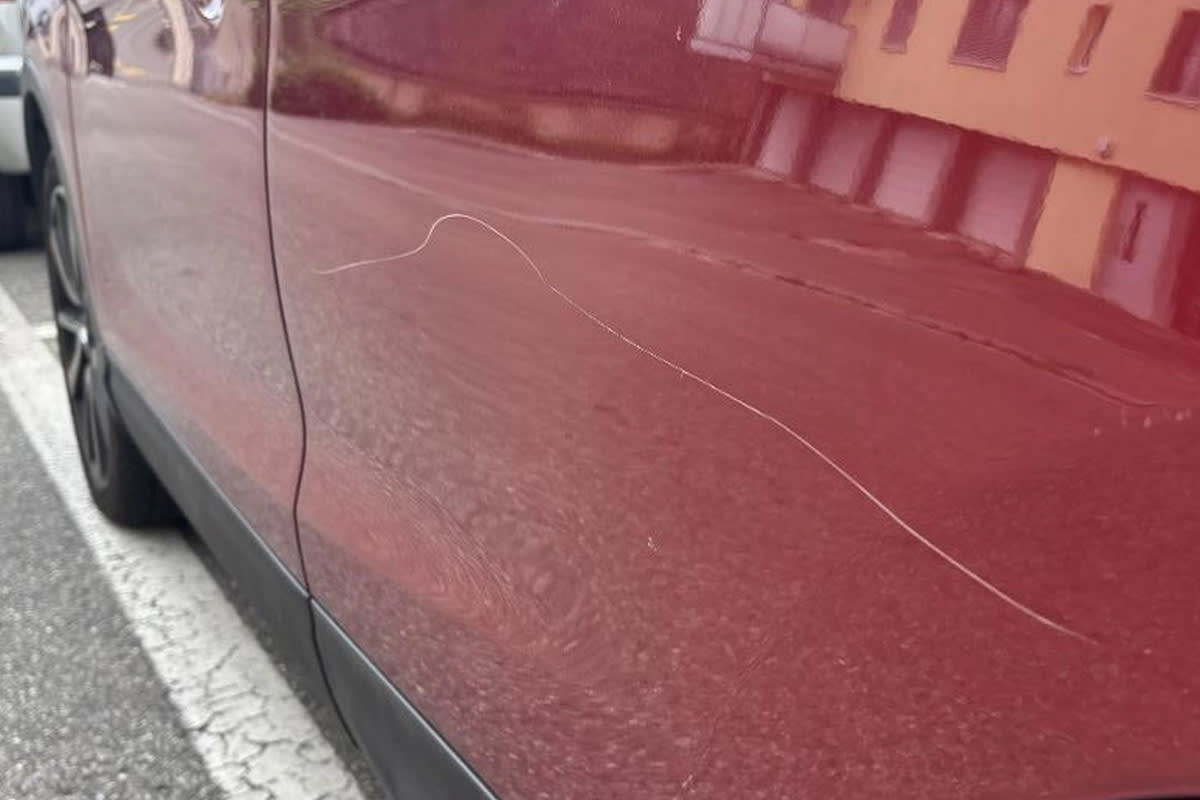 Neuhausen am Rheinfall SH – Auto grossflächig zerkratzt