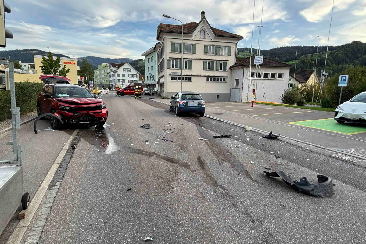 Ebnat-Kappel SG – Fahrunfähige Lenkerin verursacht heftigen Unfall