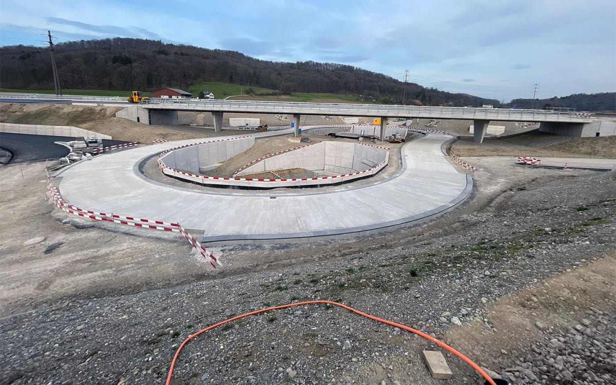 Schaffhauserstrasse und Kreisel Chrüzstrass bald fertig ausgebaut