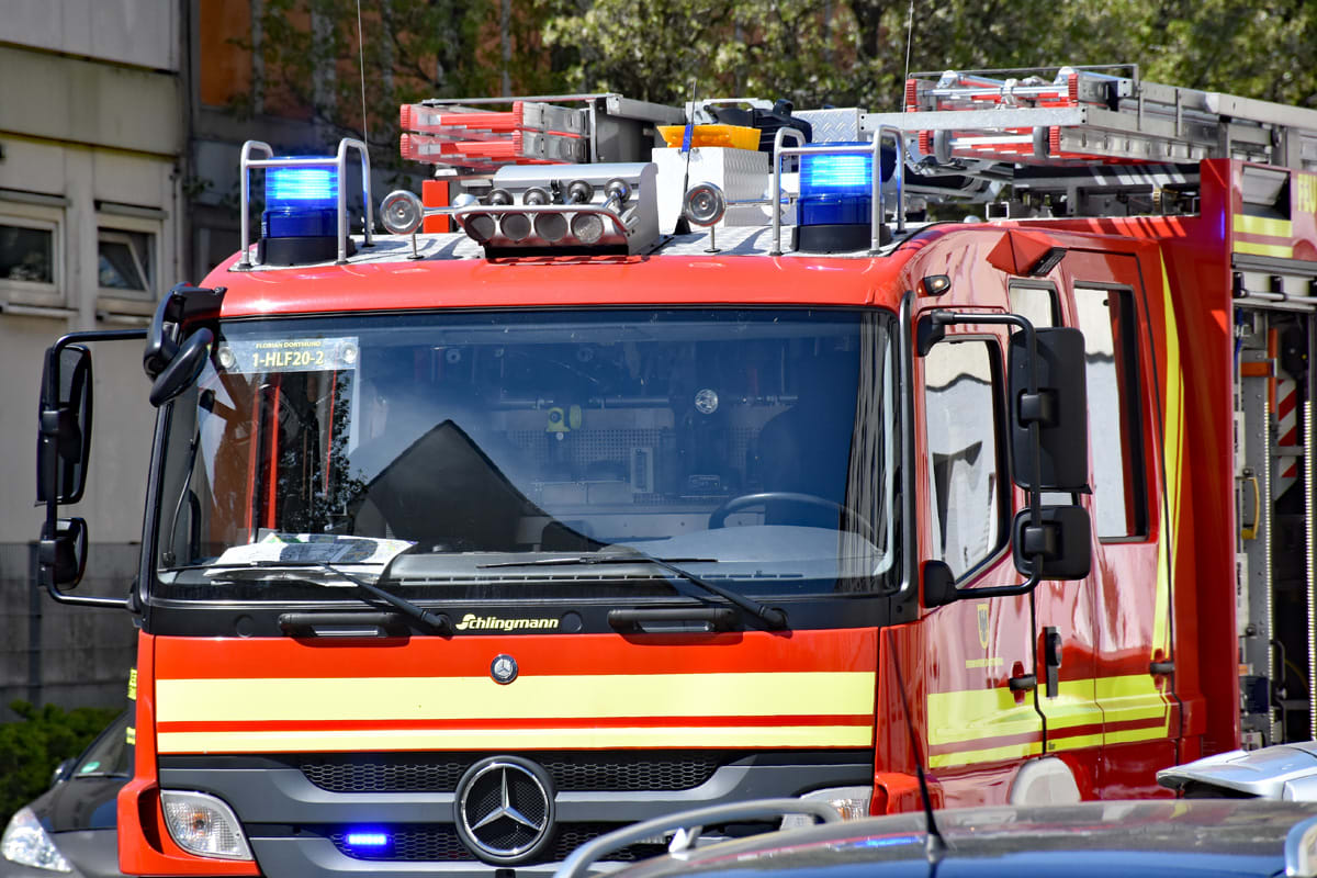 Dresden – Frau bei Pkw-Brand verletzt