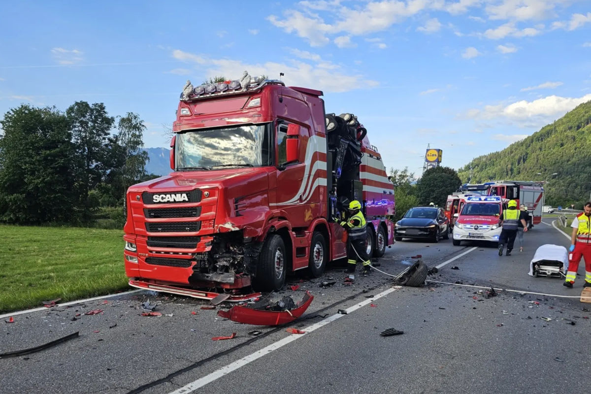 Treffen – Unfall zwischen Auto und Lastwagen