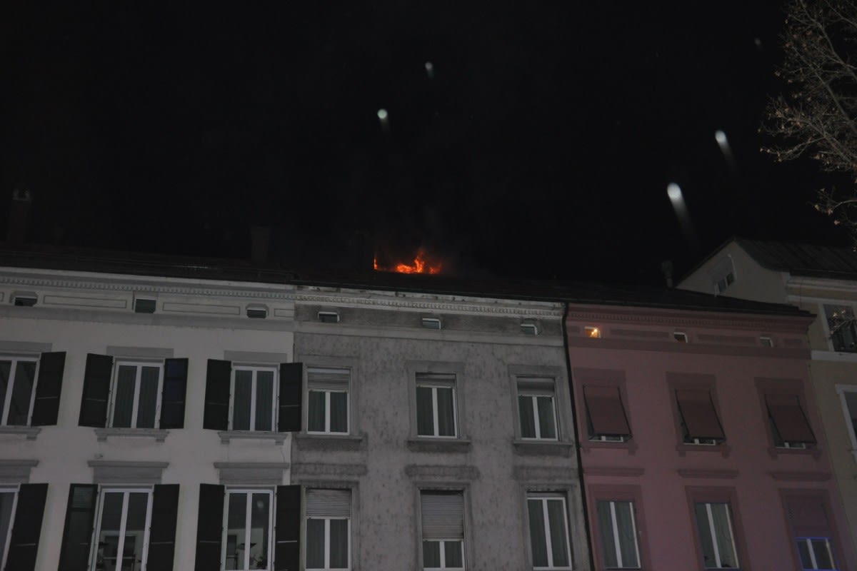 Solothurn SO - Brand im Dachstock eines Mehrfamilienhauses - Brandursache unklar