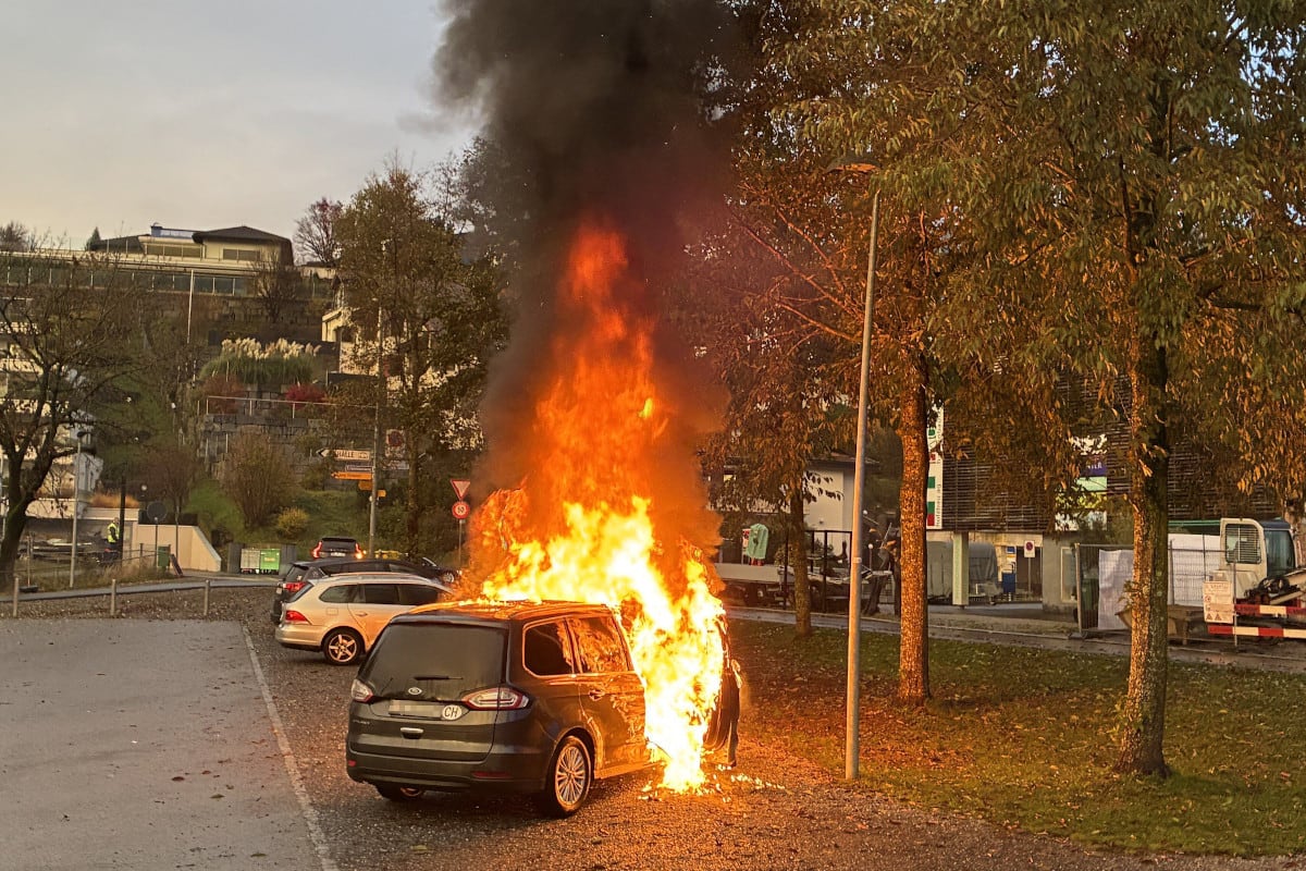 Wollerau SZ – Auto durch Brand zerstört