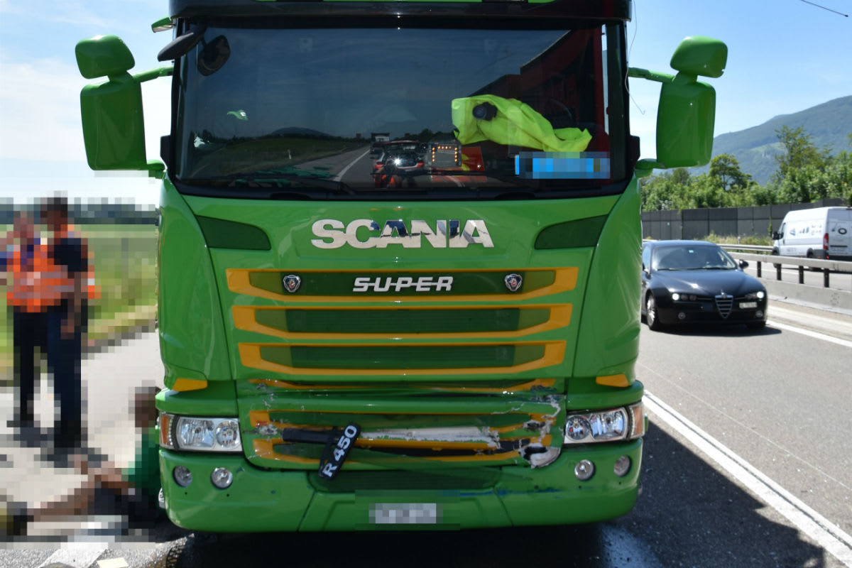 Oensingen A1 SO - Auffahrkollision zwischen zwei Sattelmotorfahrzeugen 