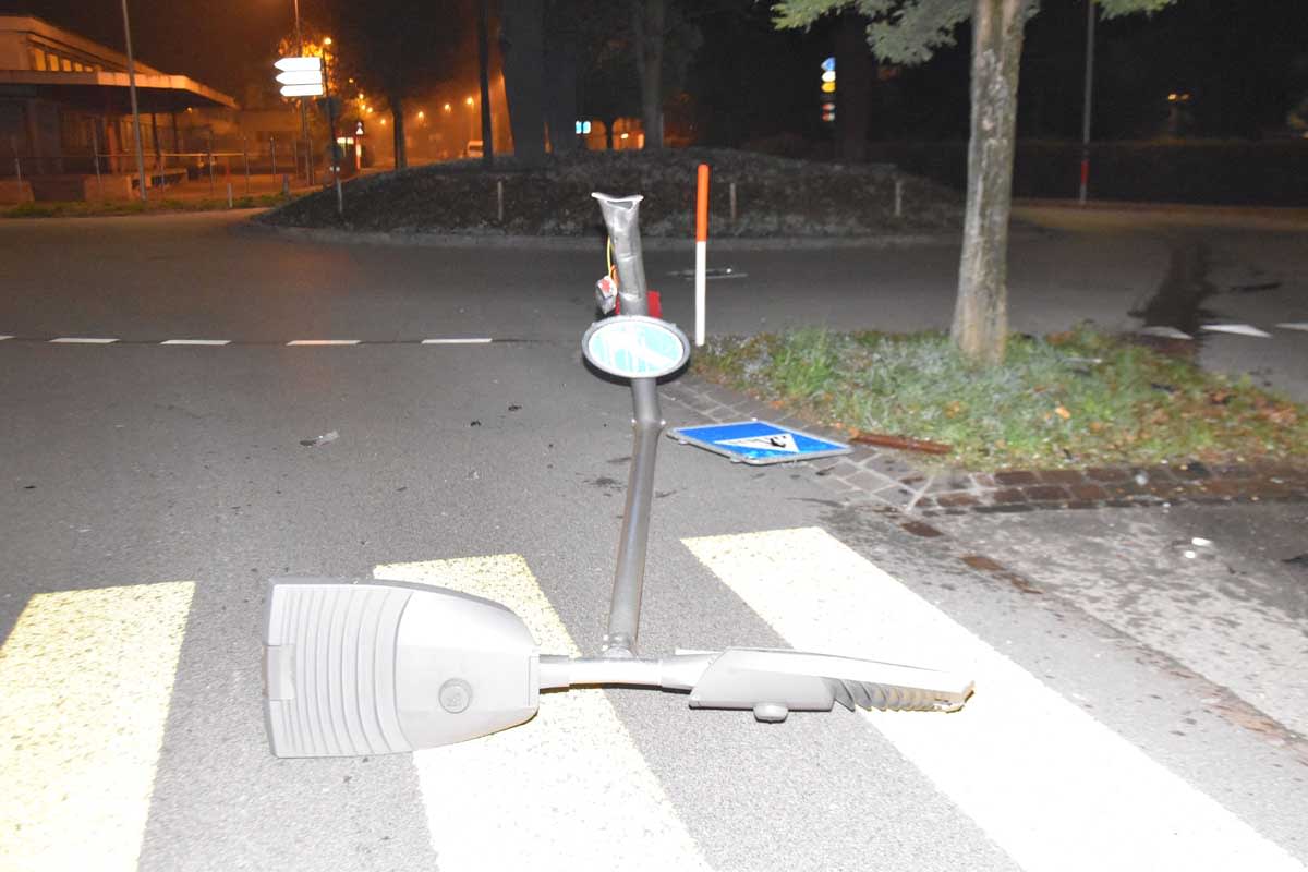 Zeugenaufruf in Zuchwil SO - Nach Kollision mit Kandelaber weitergefahren