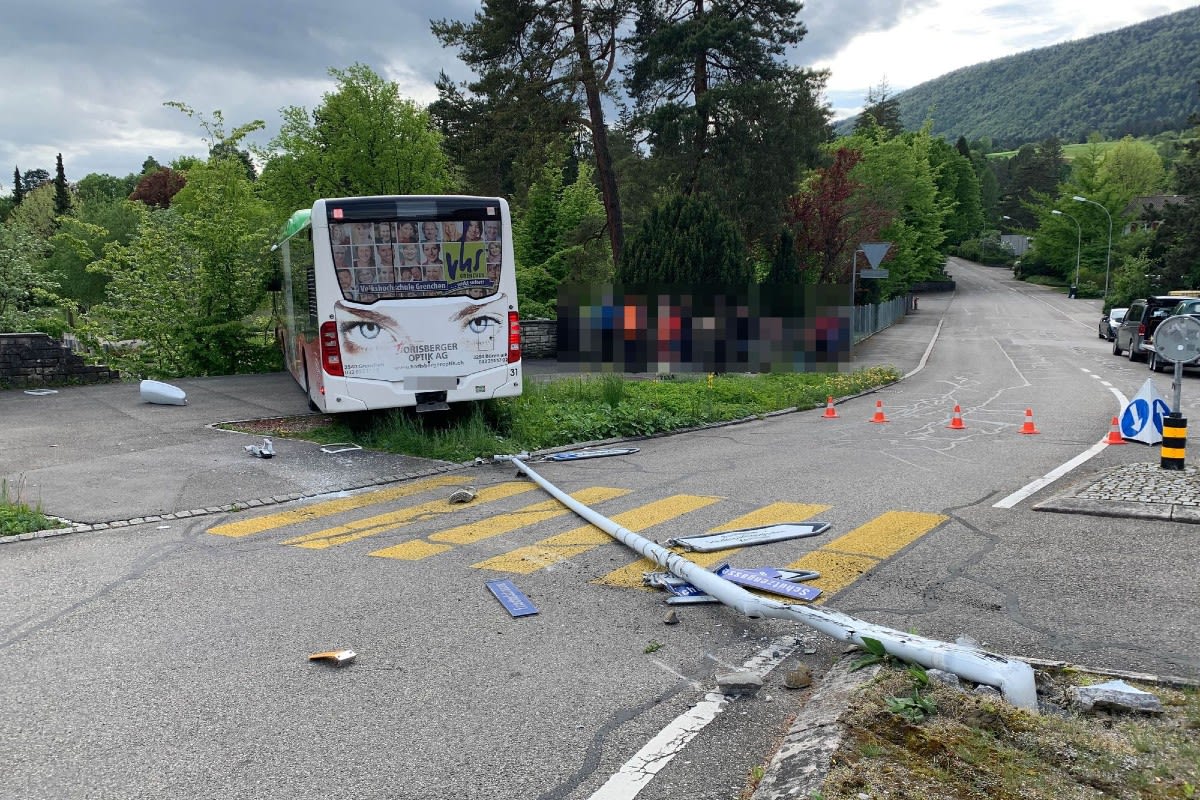 Unfall Grenchen SO - Linienbus prallt in Friedhofmauer