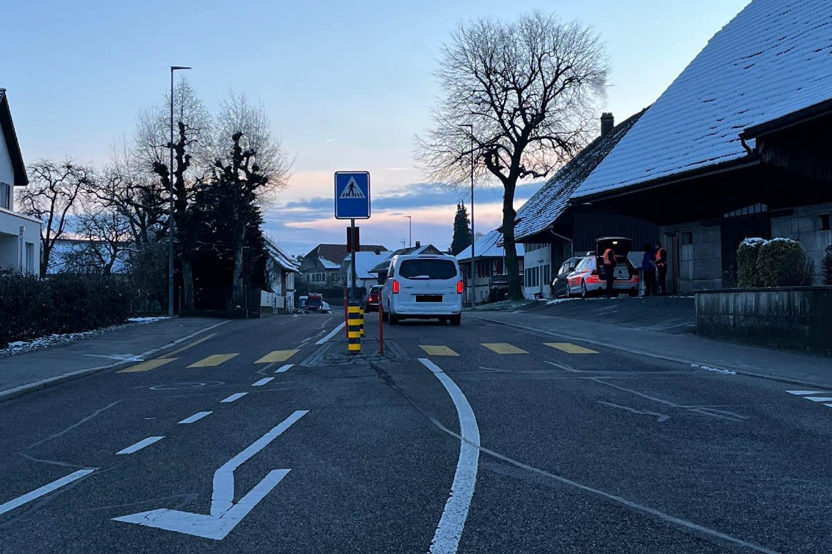 Etziken SO - Kind auf Fussgängerstreifen von Auto erfasst und verletzt