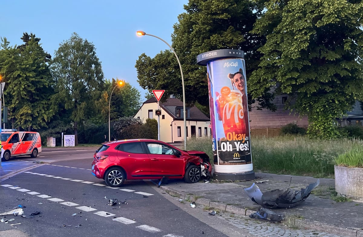 Duisburg – Schwerverletzter nach Unfall im Kreuzungsbereich