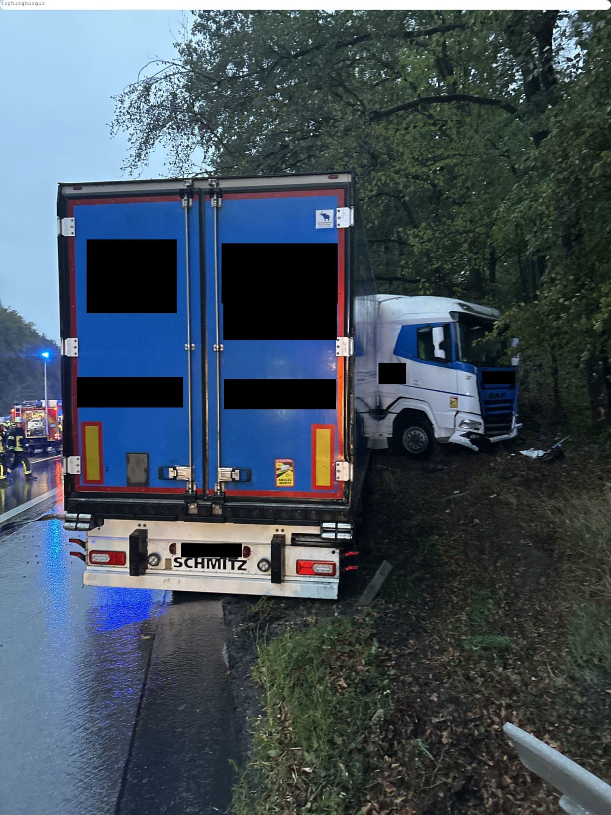 A3 Niedernhausen – Lkw durchbricht Leitplanke bei Starkregen