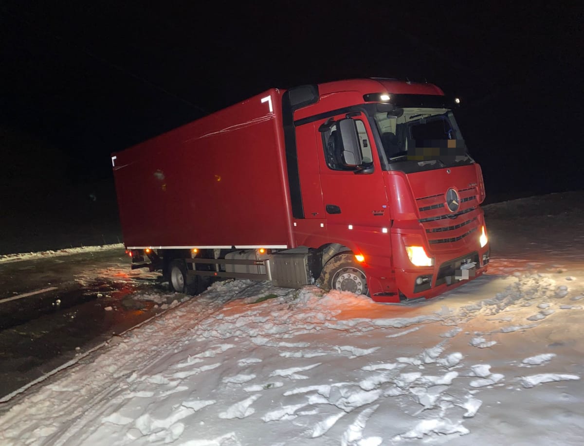 Gänsbrunnen SO – Hauptstrasse wegen Verkehrsunfall mit zwei beteiligten Lastwagen gesperrt