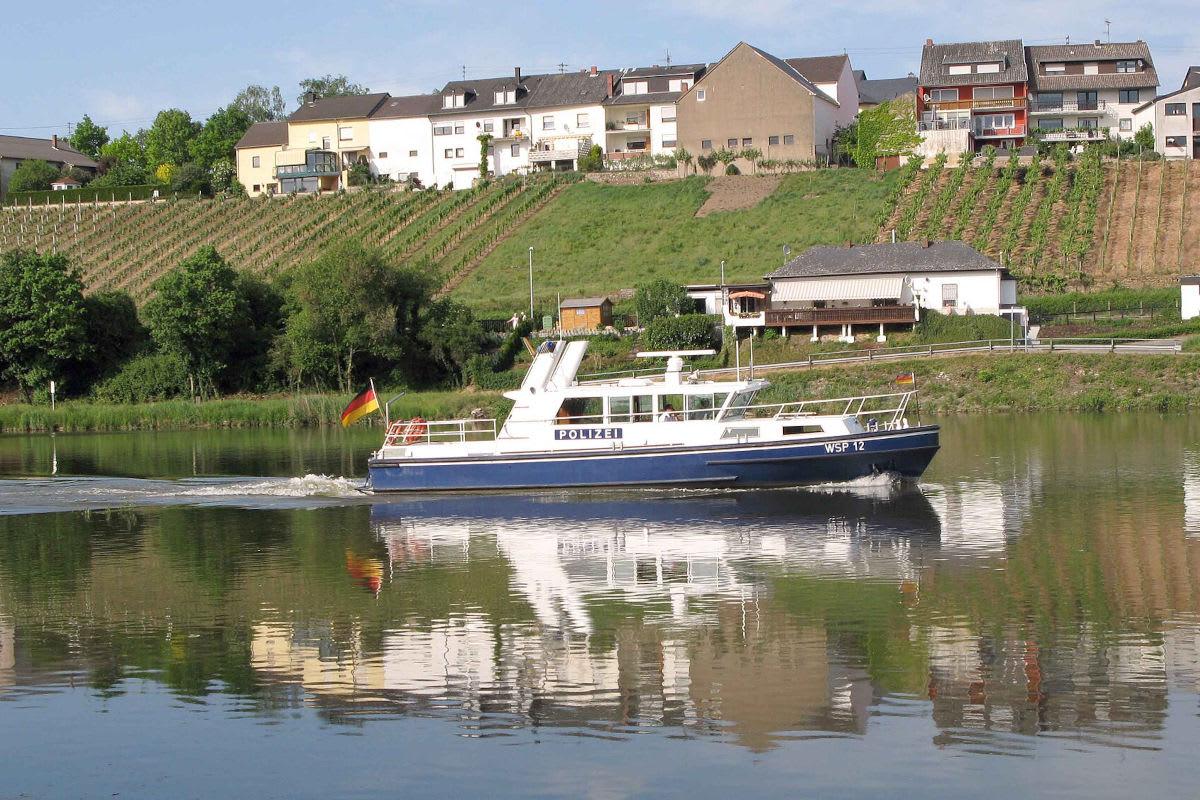 Mannheim – Großeinsatz nach Hilferufen im Rhein